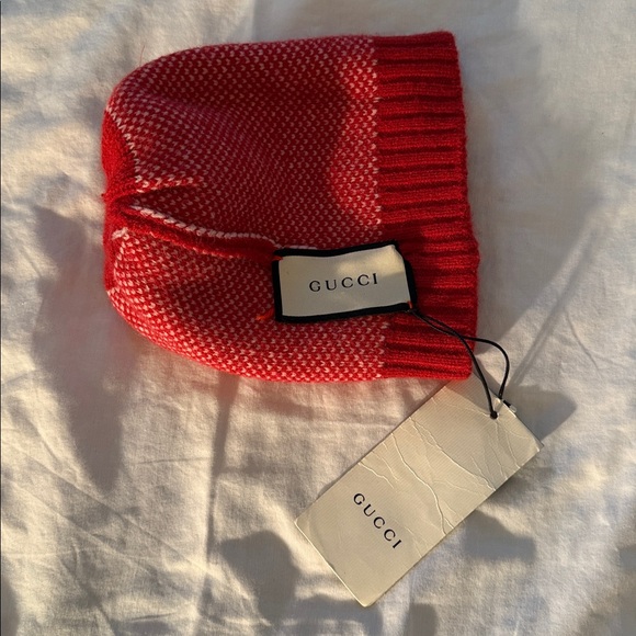 Gucci Red Wool Beanie New tags 2019. Unisex. Super cute! - Picture 3 of 4
